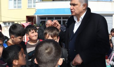 BAŞKAN OFLAS, ÇOCUKLARA FUTBOL SAHASI SÖZÜ VERDİ!