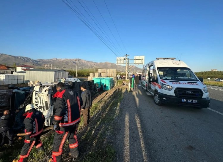 VAN FİRMASINA AİT YOLCU OTOBÜSÜ DEVRİLDİ: ÇOK SAYIDA YARALI VAR!