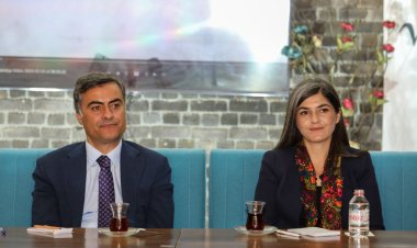 VAN'DA EŞBAŞKANLAR, BASIN MENSUPLARIYLA BİR ARAYA GELDİ