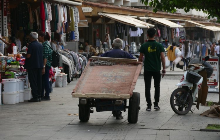 DİYARBAKIR SOKAKLARINDA BİR ÇEKÇEK HİKAYESİ...