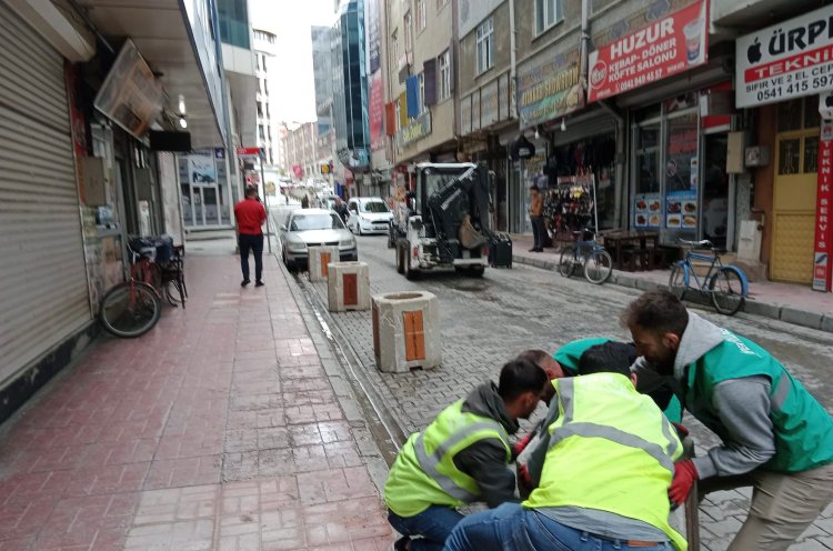 DAHA YEŞİL BİR İPEKYOLU İLÇESİ İÇİN PARKLAR YAZA HAZIRLANIYOR
