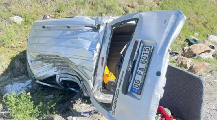 VAN'DA KAMYONET KONTROLDEN ÇIKTI: 6 YARALI 