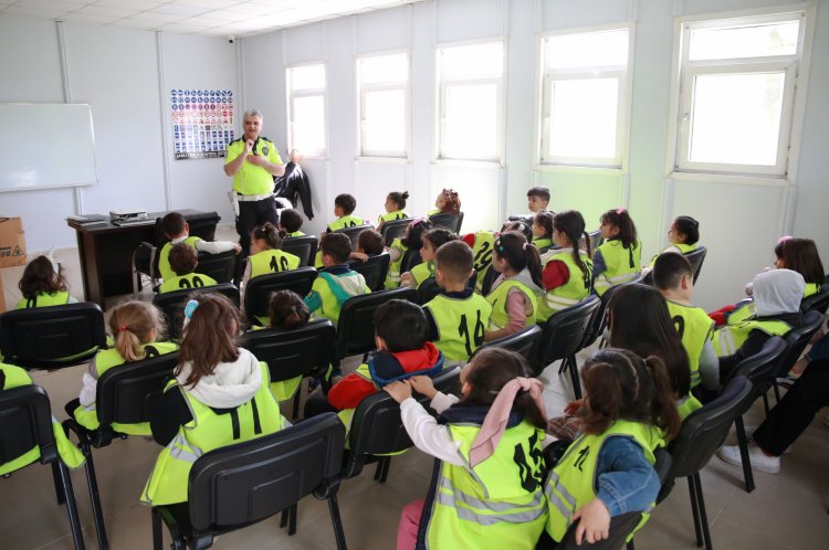 VAN BÜYÜKŞEHİR BELEDİYESİ TRAFİK HAFTASINDA ÇOCUKLARA EĞİTİM VERDİ!