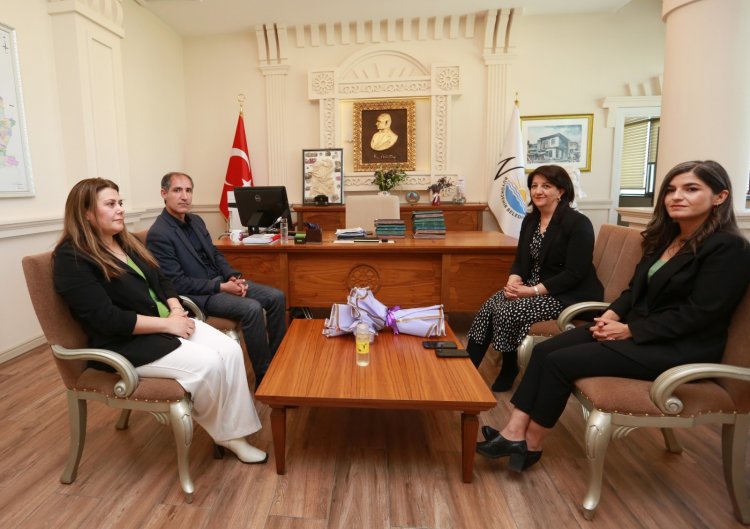 DEM PARTİ VAN MİLLETVEKİLİ PERVİN BULDAN VAN'A GELDİ!