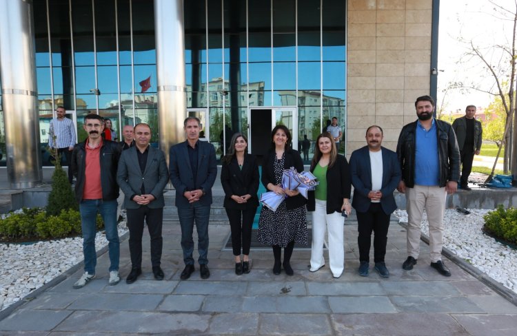 DEM PARTİ VAN MİLLETVEKİLİ PERVİN BULDAN VAN'A GELDİ!