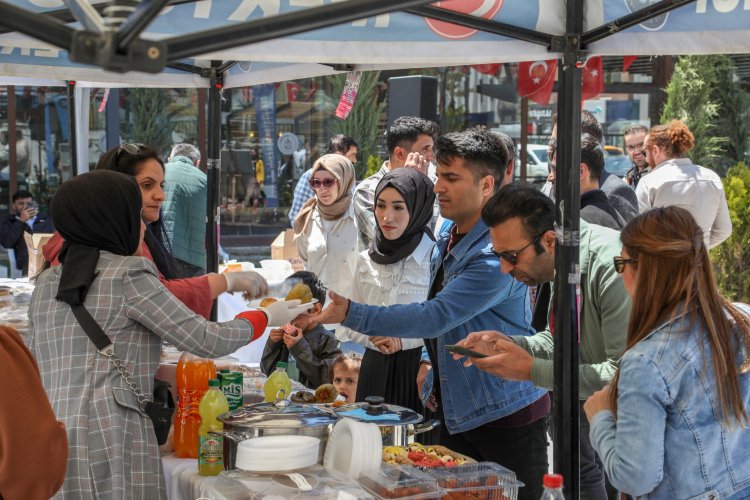 VAN BÜYÜKŞEHİR SMA İKİZLERİ İÇİN KERMES DÜZENLEDİ!