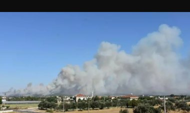 İZMİR'DE ORMAN YANGINI: JANDARMA ANONSLA EVLERİ BOŞALTIRIYOR