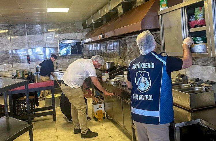 BÜYÜKŞEHİR, EDREMİT’TE KAHVALTI SALONLARINI DENETLEDİ!