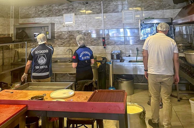 BÜYÜKŞEHİR, EDREMİT’TE KAHVALTI SALONLARINI DENETLEDİ!