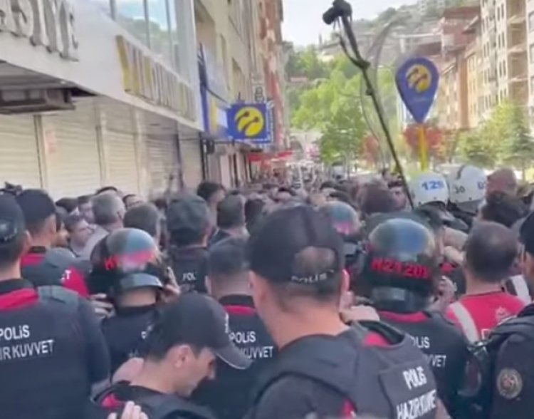 HAKKARİ'DE DEM PARTİLİLERE POLİS MÜDAHALE DE BULUNDU!