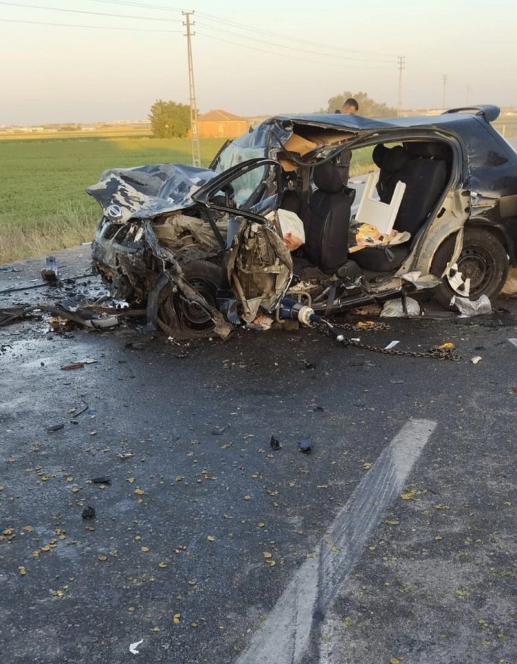 KATLİAM GİBİ KAZA: 4 ÖLÜ, 2 BEBEK YARALI