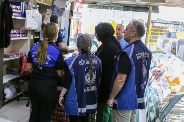 VAN BÜYÜKŞEHİR VATANDAŞLARIN SAĞLIKLI VE GÜVENLİ GIDAYA ULAŞMASI İÇİN DENETİMLERİNİ SÜRDÜRÜYOR! 