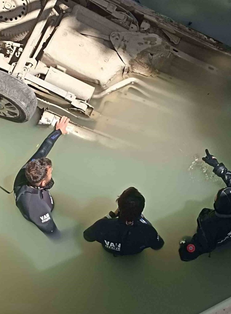VAN'DA FECİ KAZA: BABA VE OĞLU HAYATINI KAYBETTİ