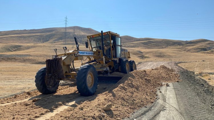 EDREMİT BELEDİYESİ YOL, PARKE, ASFALT ÇALIŞMALARINI SÜRDÜRÜYOR