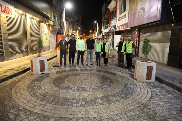 İPEKYOLU TEMİZLİĞİNDE EŞBAŞKANLAR  SAHAYA İNDİ!