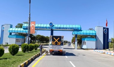 BÜYÜKŞEHİR VAN'IN ÜNİVERSİTESİ'NDE BOYAMA ÇALIŞMASI YAPTI