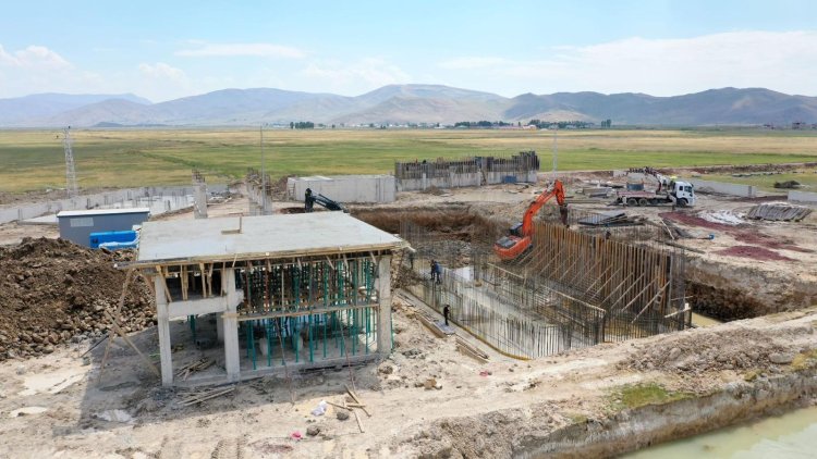 VAN'IN ÇALDIRAN İLÇESİNDE YAPIMI DEVAM EDEN ATIK SU ARITMA TESİSİ BİTME AŞAMASINDA