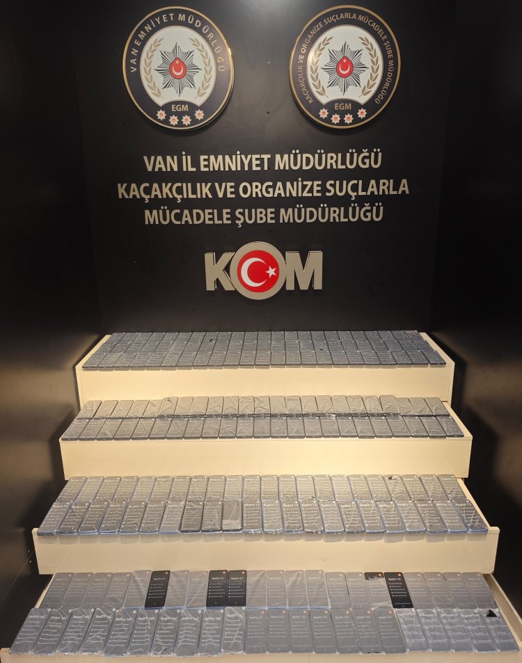 VAN'DA DEĞERİ 5 MİLYON TL OLAN 296 KAÇAK TELEFON ELE GEÇİRİLDİ 