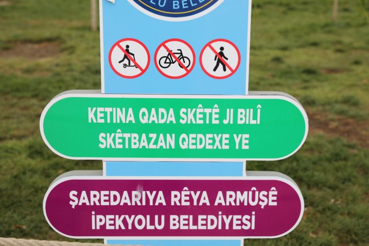 İPEKYOLU BELEDİYESİ, ANA DİLDE DE TABELA VE UYARI LEVHALARI YERLEŞTİRDİ!