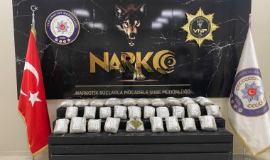 VAN'IN EDREMİT İLÇESİNDE 12 KİLO 900 GRAM ESRAR ELE GEÇİRİLDİ