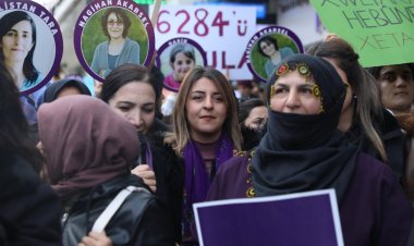EŞBAŞKAN UZUNAY "JİN JİYAN AZADİ" YÜRÜYÜŞÜNDE