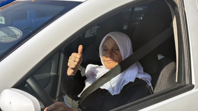 AZMİN ELİNDEN HİÇBİR ŞEY KURTULMAZ DEDİ: 76 YAŞINDA SÜRÜCÜ KOLTUĞUNA OTURDU!