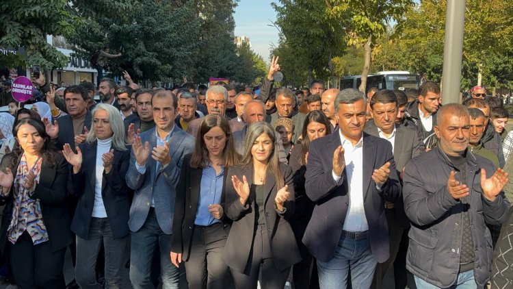 EŞBAŞKANLAR BATMAN'DA KİTLESEL YÜRÜYÜŞ GERÇEKLEŞTİRDİ!