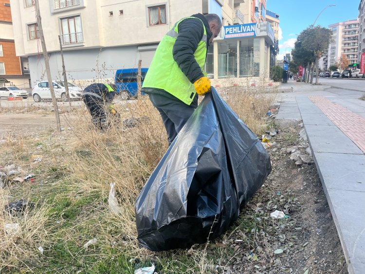 İPEKYOLU BELEDİYESİNDEN ÇÖP ŞİKAYETİNE ANINDA KARŞILIK GELDİ