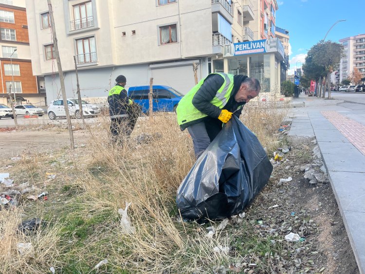 İPEKYOLU BELEDİYESİNDEN ÇÖP ŞİKAYETİNE ANINDA KARŞILIK GELDİ