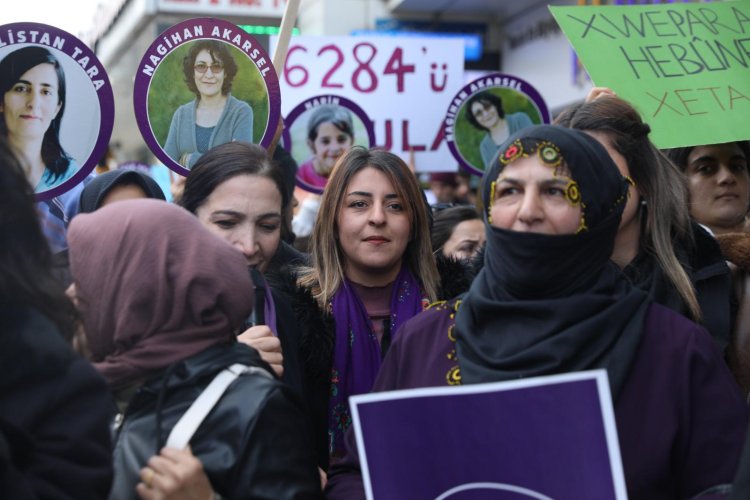 EŞBAŞKAN UZUNAY "JİN JİYAN AZADİ" YÜRÜYÜŞÜNDE