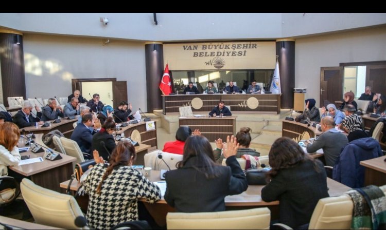 VAN BÜYÜKŞEHİR'DEN HAPİS CEZASINA TEPKİ!