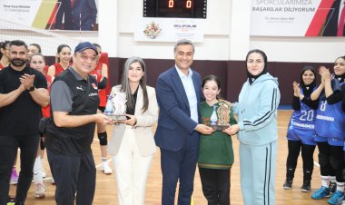 VAN BÜYÜKŞEHİR İLE İRAN GHAHREMAN KADIN VOLEYBOL MAÇINDA KAZANAN KADINLAR OLDU