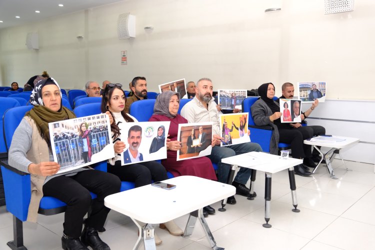 İPEKYOLU BELEDİYESİ HAFTAYI KAYYIM PROTESTOSUYLA BAŞLATTI