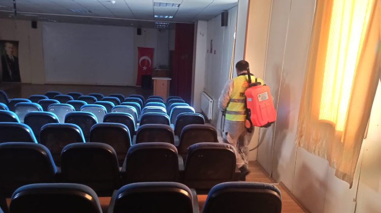İPEKYOLU BELEDİYESİ OKULLARDA İLAÇLAMA ÇALIŞMALARINA DEVAM EDİYOR