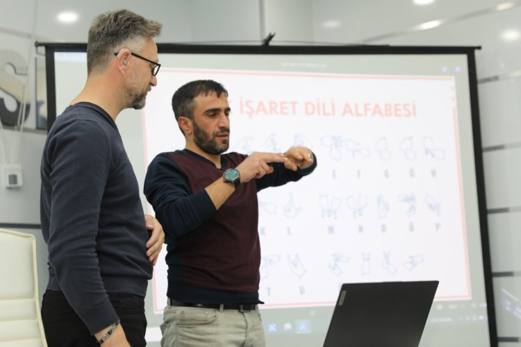 İPEKYOLU BELEDİYESİ ENGELLERİ TANIMIYOR! ŞİMDİ DE PERSONELİNE İŞARET DİLİ EĞİTİMİ