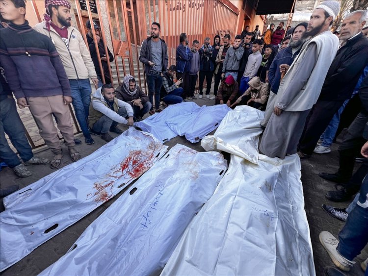 İSRAİL TERÖR DEVLETİ SİVİLLERİ VE GAZETECİLERİ HEDEF ALMAYA DEVAM EDİYOR!