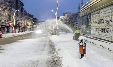 EDREMİT BELEDİYESİ KAR TEMİZLEME VE KÜREME ÇALIŞMALARINI HIZLANDIRDI
