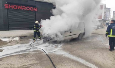 Van’da Seyir Halindeki Araçta Yangın Çıktı!