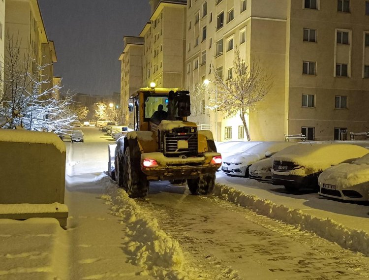 VAN'DA 493 YERLEŞİM YERİ KAPANDI: BÜYÜKŞEHİR KARLA MÜCADELE ÇALIŞMASINI HIZLANDIRDI