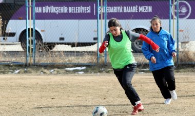 VANLI KADINLARIN HEDEFİ 2. LİG