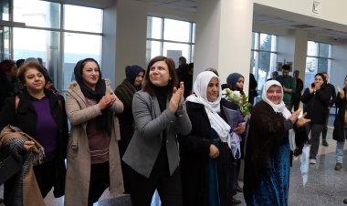 Diyarbakır Eşbaşkanları Bucak ve Hatun'dan Van'a dayanışma ziyareti