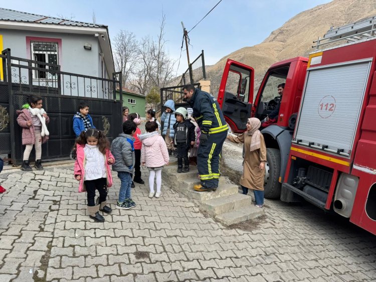Van'da Çocuklar İtfaiye Mesleğini Öğreniyorlar
