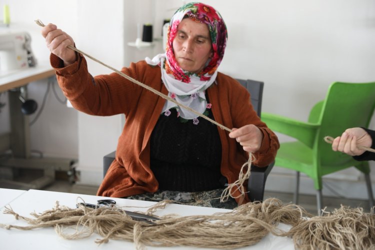 İpekyolu  Belediyesi 8 Mart'ı Kadınların Emeğiyle Örüyor 
