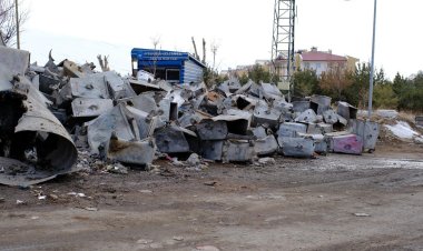 Kayyım Çöp Konteynerleri Toplatarak Belediyeye 6 Milyon 112 Bin TL Zarar Verdi