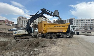 VAN BÜYÜKŞEHİR BELEDİYESİ KAÇAK HAFRİYAT DÖKÜMÜNE GÖZ AÇTIRMIYOR 