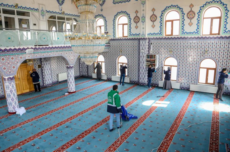 BÜYÜKŞEHİR CAMİLERDE RAMAZAN TEMİZLİĞİ YAPIYOR