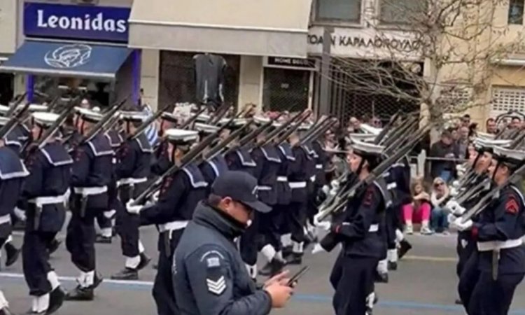 Yunan Askerlerinden Küstah Türkiye Sloganı! 
