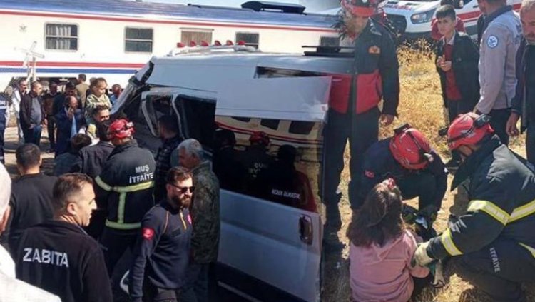 Muş’ta Öğrenci Servisine Tren Çarptı: 17 Yaralı 
