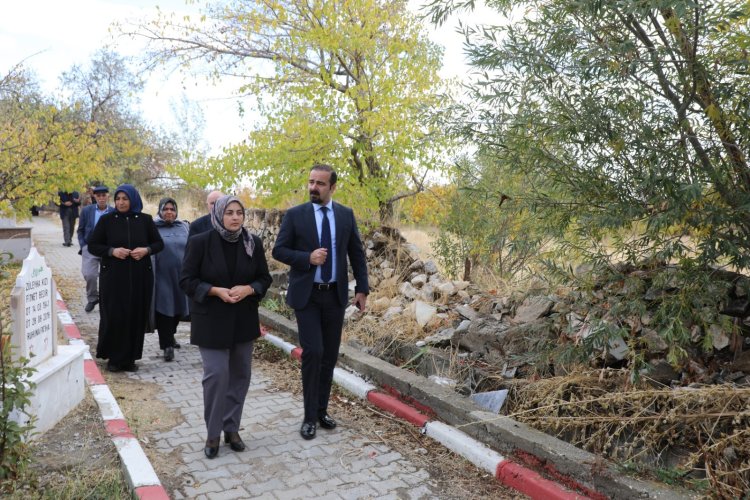 Erciş Eş Başkanları Van Depreminde Yaşamını Yitirenleri Andı