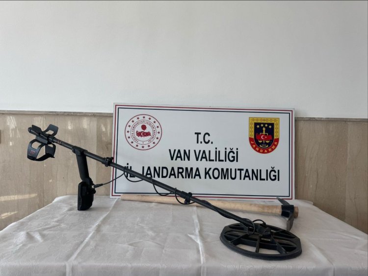 Van'ın Çaldıran İlçesinde Defineciler Suçüstü Yakalandı
